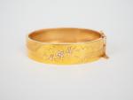Bracelet manchette Napoléon III en or jaune et perles, à...