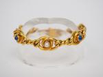 Bracelet souple en or jaune, à décor de perles et...