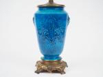 Vase Napoléon III de style Louis XIV en porcelaine turquoise,...