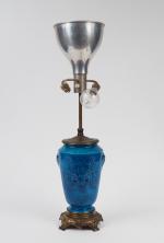Vase Napoléon III de style Louis XIV en porcelaine turquoise,...
