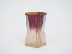 DAUM. Vase en verre emaillé à décor d'iris sur fond...