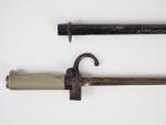 2.Baionnette réglementaire francaise modèle 1886/93 pour fusil Lebel. Poignée maillechort...