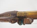 2. Fort pistolet à silex époque Louis XV, arme montée...