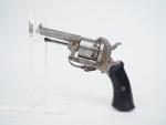 1. Revolver système Lefaucheux à broche calibre 7mm, canon octogonal,...