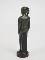 Statuette en bronze d'Harpocrate assis, avec sa mèche de cheveux...