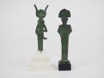 Deux statuettes en bronze figurant Osiris et Isis allaitant Harpocrate....