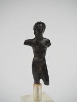 Statuette en bronze représentant un homme nu. Gaule (à rapprocher...