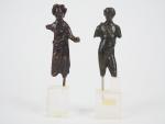Deux statuettes de dieux romains en bronze. Manques visibles.
H. :...