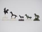 Cinq petits bronzes zoomorphes antiques dont un cheval romain sur...