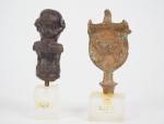 Tête hathorique (Egypte) et buste (romain) en bronze.
H. : 5.5...