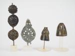 Lot de 15 objets en bronze. Périodes antique et postérieure....