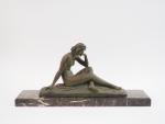 P. DAUVRE
"Jeune fille pensive"
Sculpture en régule.
Socle en marbre.
Signée sur la...