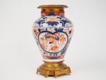 Vase XIXème monté en porcelaine d'Imari, monture en bronze de...