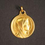 Médaille de baptême en or jaune, figurant la Sainte Vierge.
Poids....