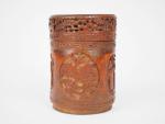 Pot à tabac en bambou sculpté de divers médaillons représentant...