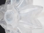LALIQUE France. Vase soliflore en cristal.
Signé.
H. : 34,5 cm.
(égrenure à...