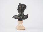A. FALGUIERE.
'Buste de Diane chasseresse'.
Sculpture en bronze sur un socle...