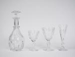 BACCARAT.
Partie de service de verres en cristal, modèle 'Harcourt' comprenant...