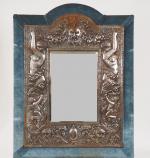 Miroir de style Louis XIV en métal, à décor au...