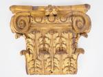 Chapiteau de pilastre corinthien XIXème en bois sculpté et doré.
27...