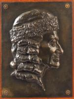 L. WEILLER
"Voltaire"
Bas relief en bronze.
Signé en bas et daté 1887.
39,4...