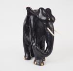 Sujet en ébène et ivoire
"Eléphant d'Afrique"
31 x 27,5 cm
(légers manques...