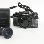 Lot de deux appareils photographiques OLYMPUS :
OLYMPUS OM40 Program
OLYMPUS OM-2n
On...