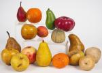 Bel ensemble de 17 fruits en trompe l'oil XIXème (la...