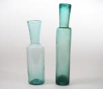 2 bouteilles ou topettes en verre soufflé XVIIIème XIXème.
H. 28...