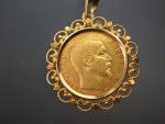 Pendentif Napoléon III en or, pièce de 20 francs montée.
Poids...