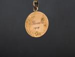 Médaille 1900 en or, à décor d'ange et de fleurs.
Poids...