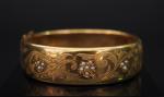 Bracelet Napoléon III en or et perles. 
Poids tel :...