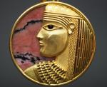 Superbe pendentif en or et pierre dure "profil d'égyptienne". 
Poids...