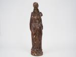 Sculpture XVIIème en bois sculpté et polychrome. 
" Jeune femme...